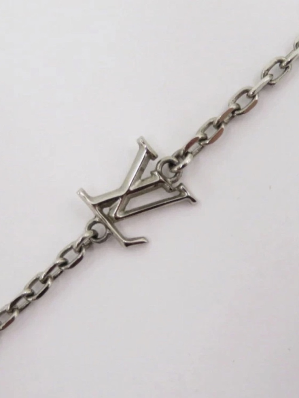 Louis Vuitton LV Paper Plane Pendant Necklace M01034 Silver - Picture 5 of 8